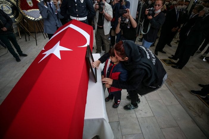 Şehit polis memuru Erman Özcan son yolculuğuna uğurlandı