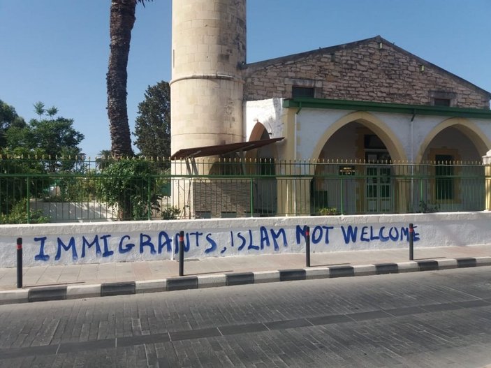 Güney Kıbrıs'taki camiye saldırıya tepkiler büyüyor