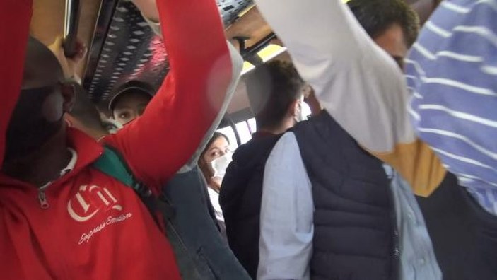 Esenyurt'ta denetime takılan minibüsten 35 yolcu çıktı