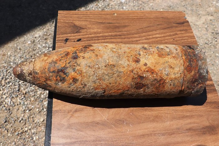 Ağrı'da evinin bahçesinde patlamamış tank mermisi buldu