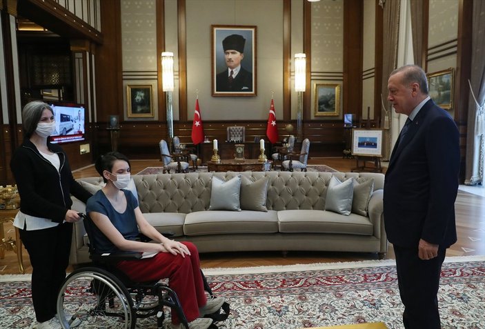 Erdoğan, Genç Milli Voleybolcu Meltem Çetin'i kabul etti