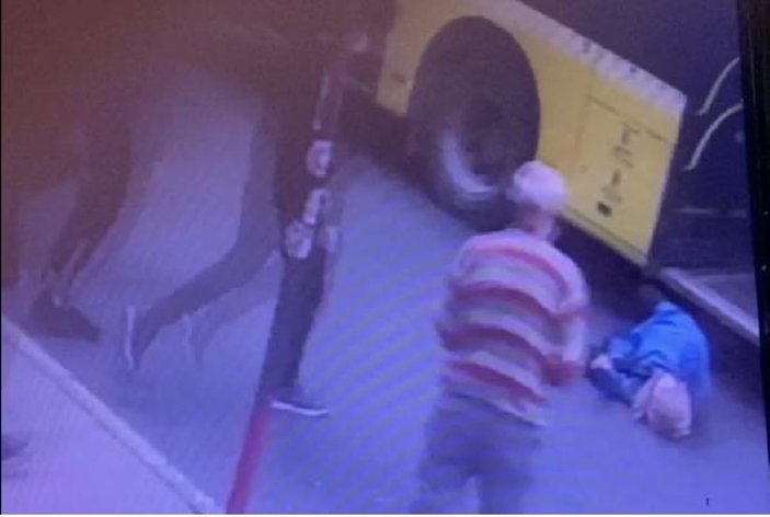 Maltepe'de otobüsten inmeye çalışan kadına kapı çarptı