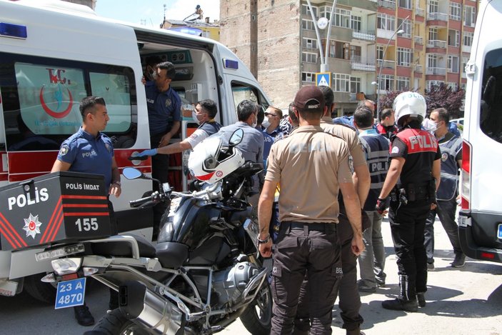 Elazığ'da maske uyarısı yapan minibüsçü bıçaklandı