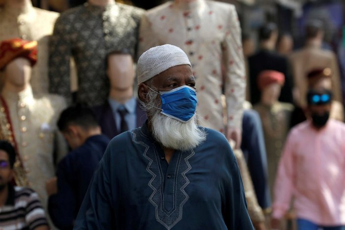 Pakistan'da 2 milletvekili daha koronavirüsten öldü