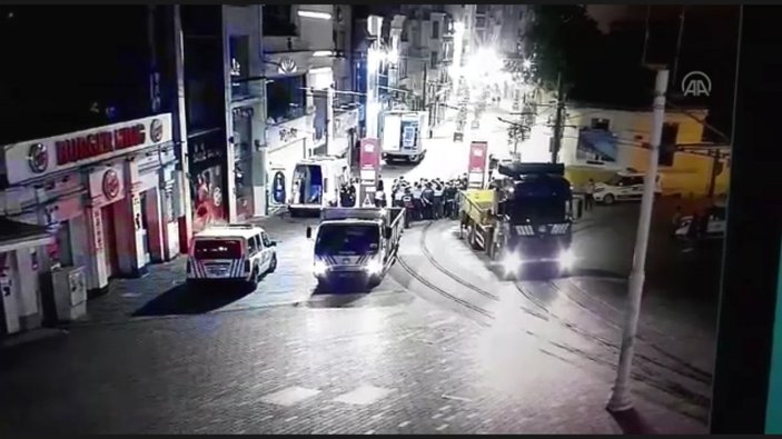 İBB ekipleri, Beyoğlu'ndaki maske stantlarını kaldırdı