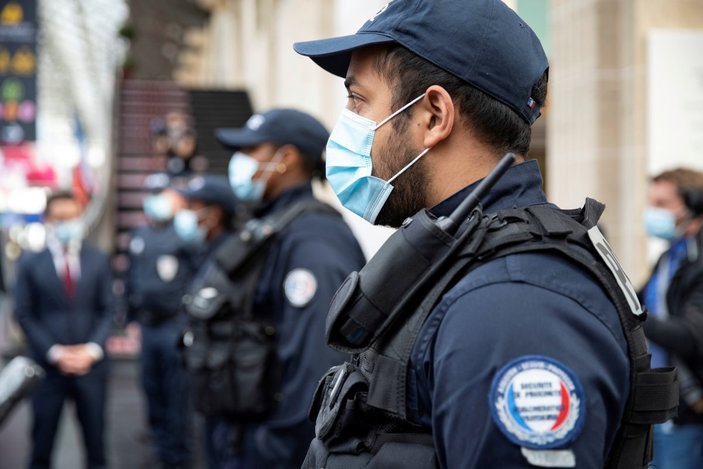 Fransa'da ırkçılık, polisler arasında da yayılıyor