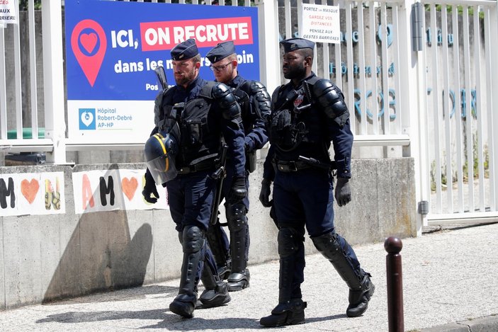Fransa'da ırkçılık, polisler arasında da yayılıyor