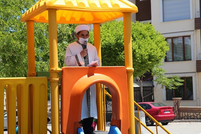 Nevşehir'de imam kaydırakta hutbe okudu