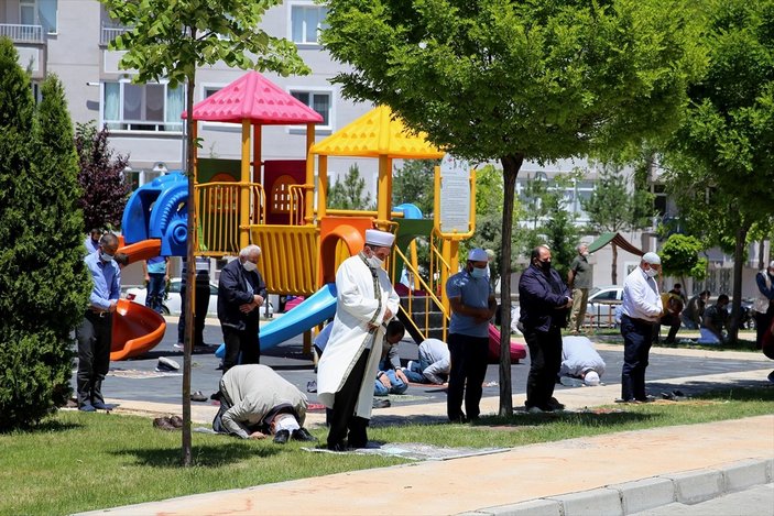 Nevşehir'de imam kaydırakta hutbe okudu