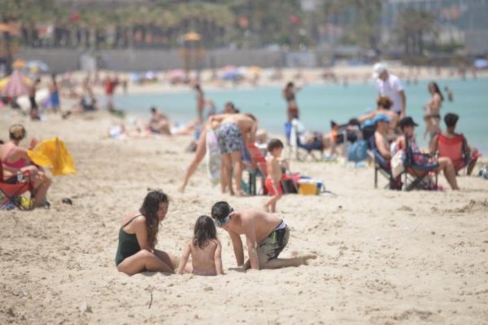 İzmir'de hafta sonu plajlar doldu