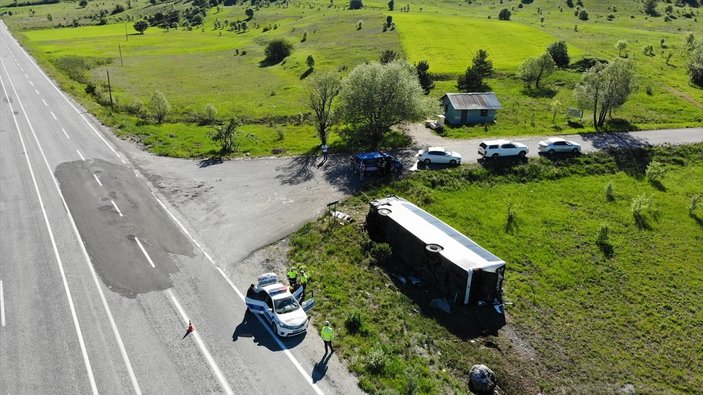 Erzincan'da otobüs devrildi: 19 yaralı