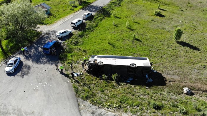Erzincan'da otobüs devrildi: 19 yaralı