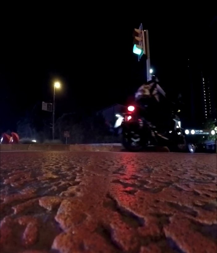 Şişli'de motosiklet sürücüsü takla attı