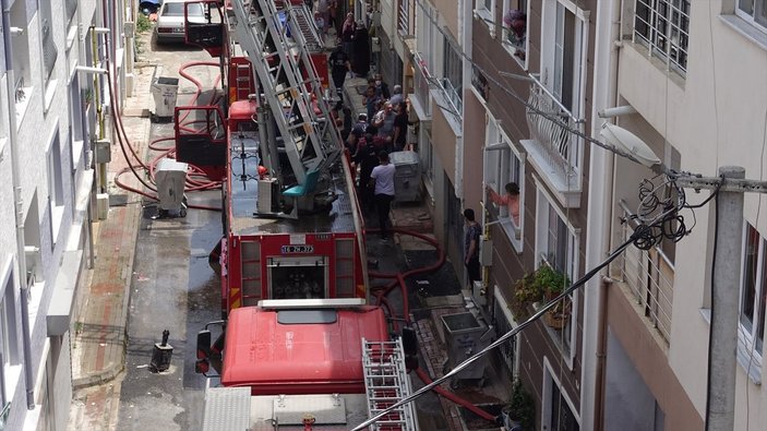 Bursa'da binanın çatı katında yangın çıktı