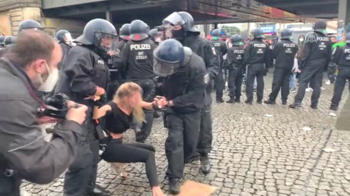 Almanya'da protestolara katılım arttı