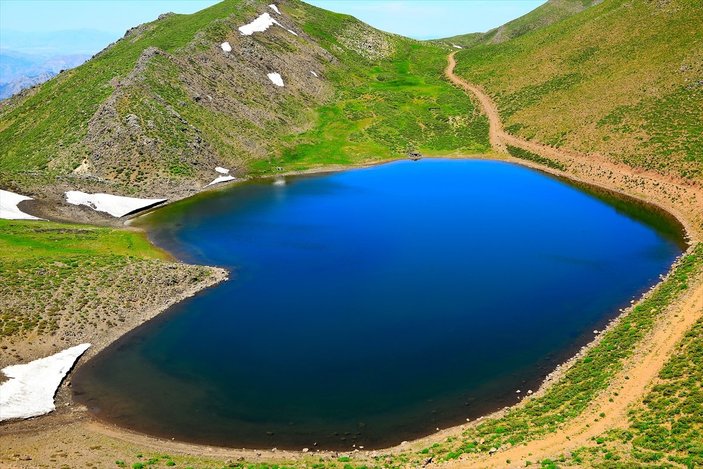 Bingöl'de kalp şeklindeki göl ilgi odağı oldu