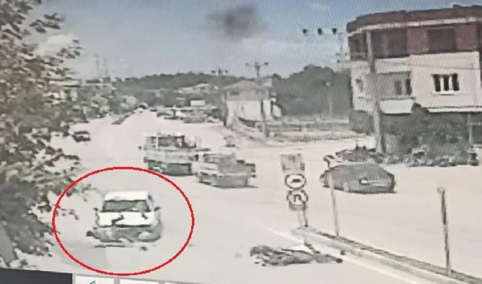 Bursa'da otomobille çarpışan motosikletli yaralandı