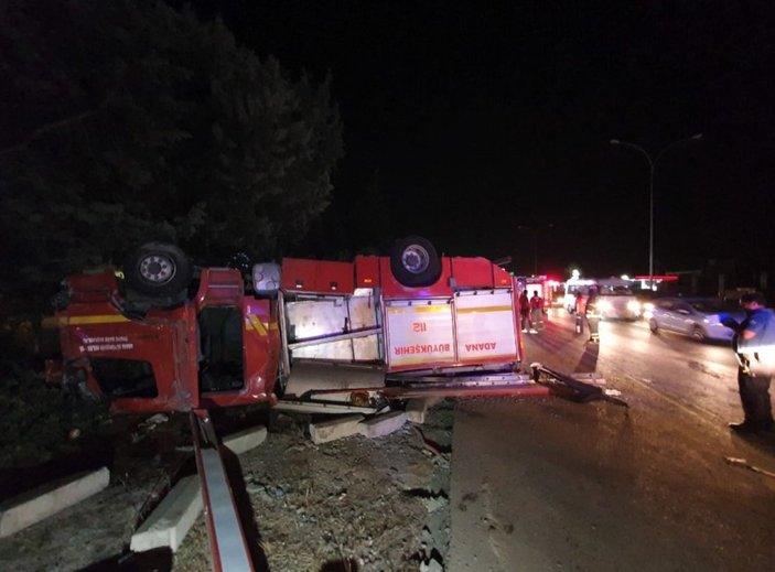 Adana'da yangına giden itfaiye aracı kaza yaptı: 3 yaralı