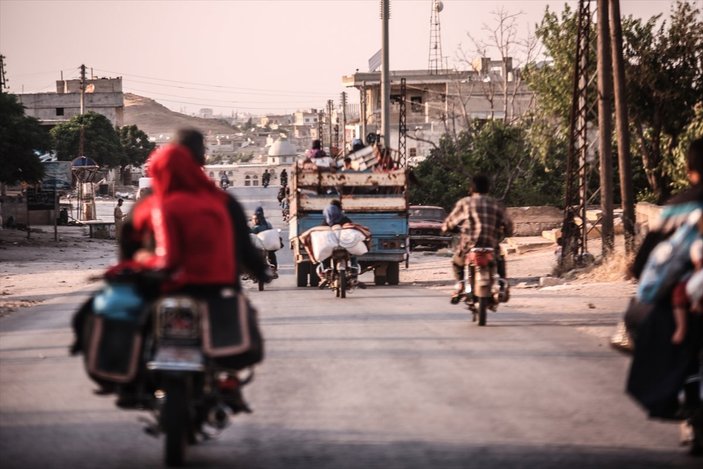 İdlib'de son 24 saatte 5 bin 800 sivil yerinden edildi