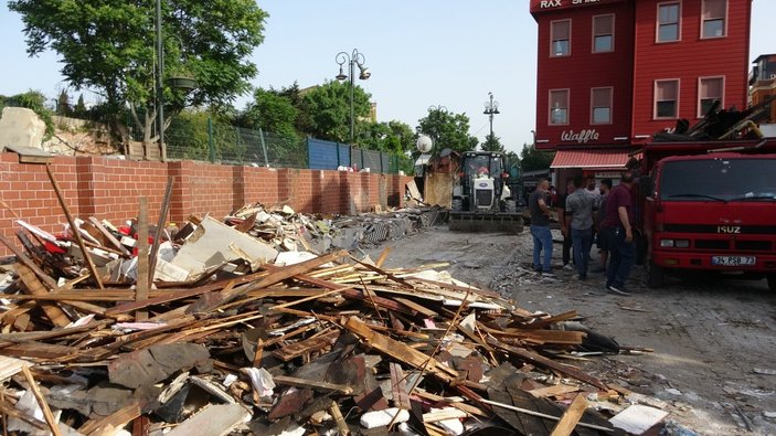 Ortaköy Kumpirciler Çarşısı'nda yıkıma başlandı