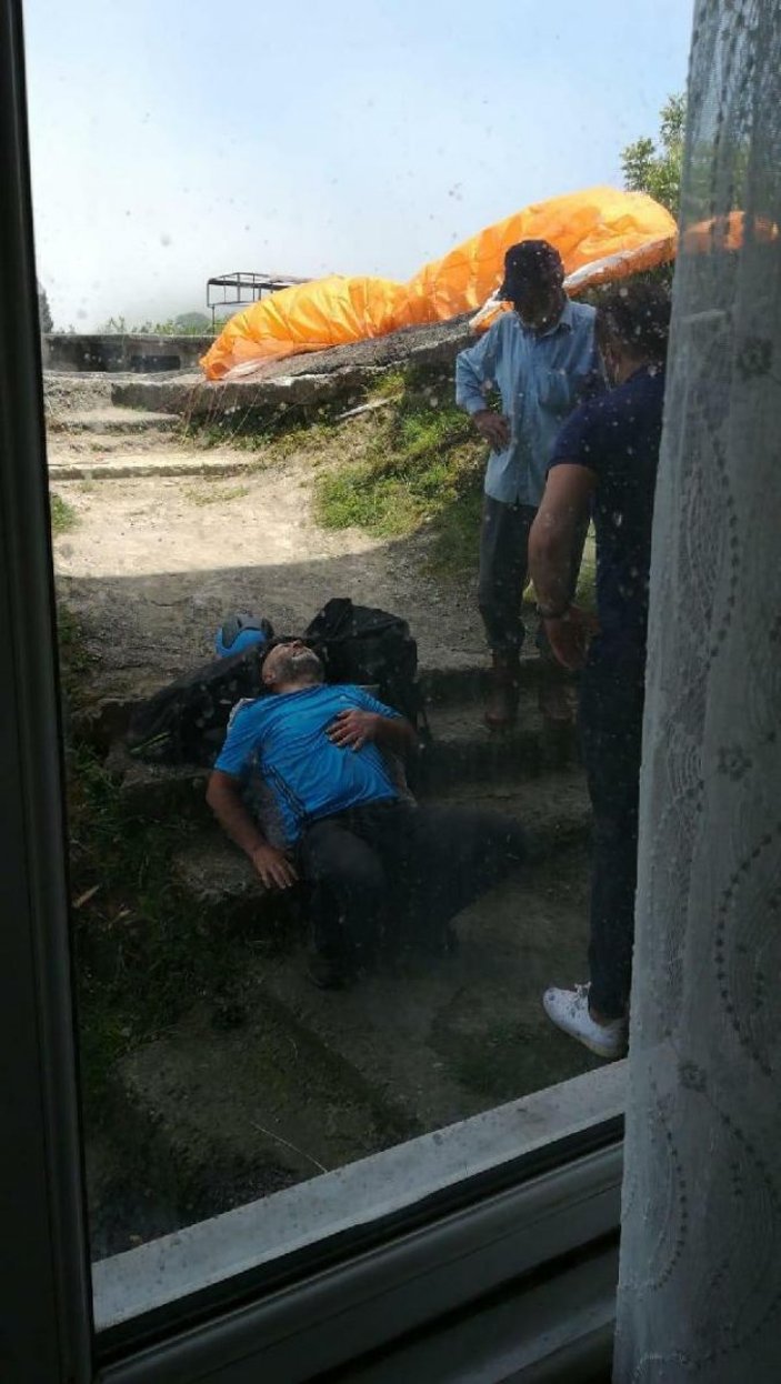 Rize'de yamaç paraşütü yaparken düşen kişi yaralandı