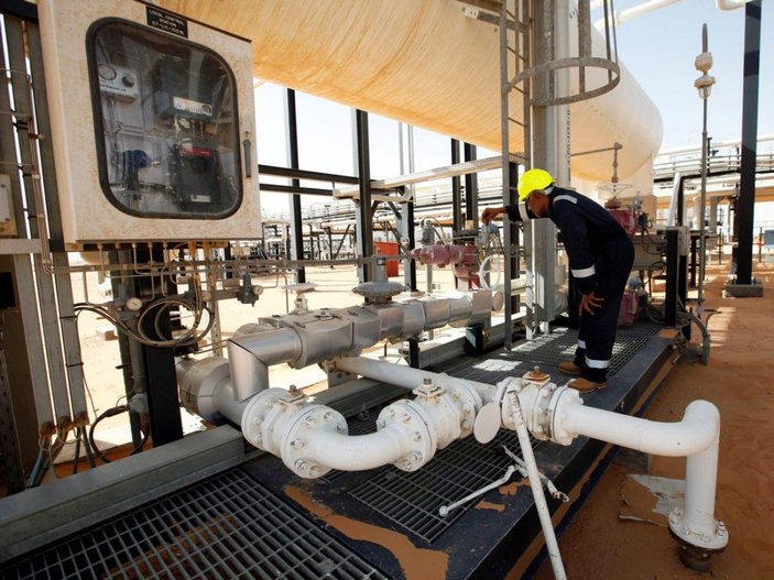 Libya'da silahlı gruplar, en büyük petrol sahasını bastı