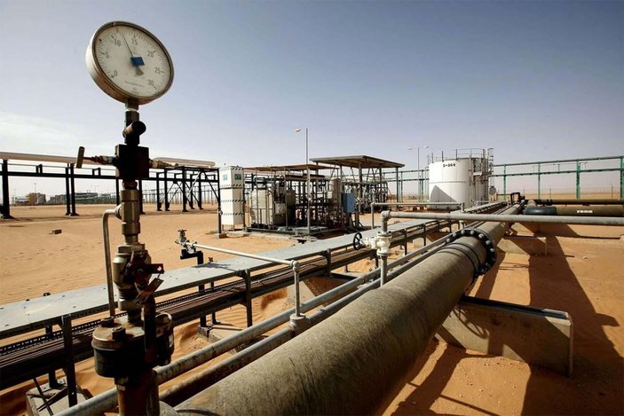 Libya'da silahlı gruplar, en büyük petrol sahasını bastı