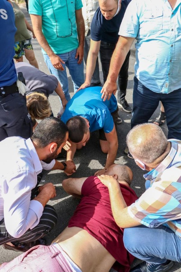 Antalya'da kaza yapan babasının başından ayrılmadı
