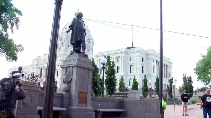 ABD’de eylemciler Kristof Kolomb’un heykelini yıktı