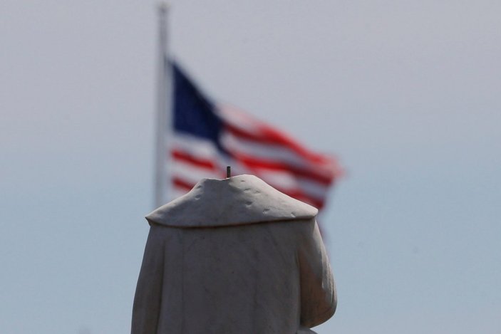 ABD'de Kristof Kolomb'un heykelinin kafasını kestiler