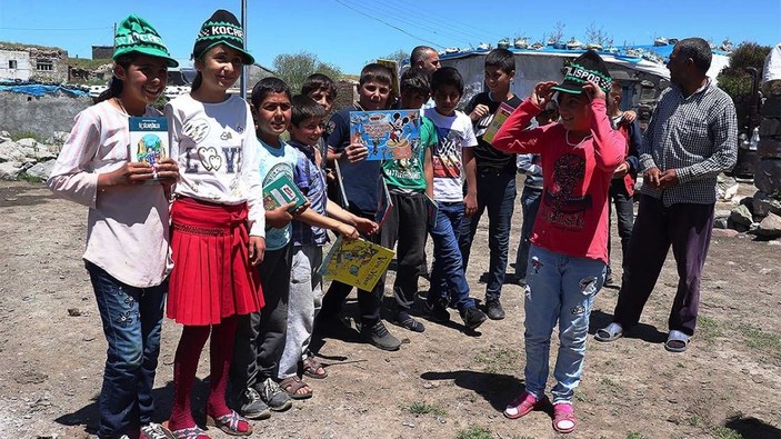 Ağrılı köy çocuklarına 'tablet' hediyesi