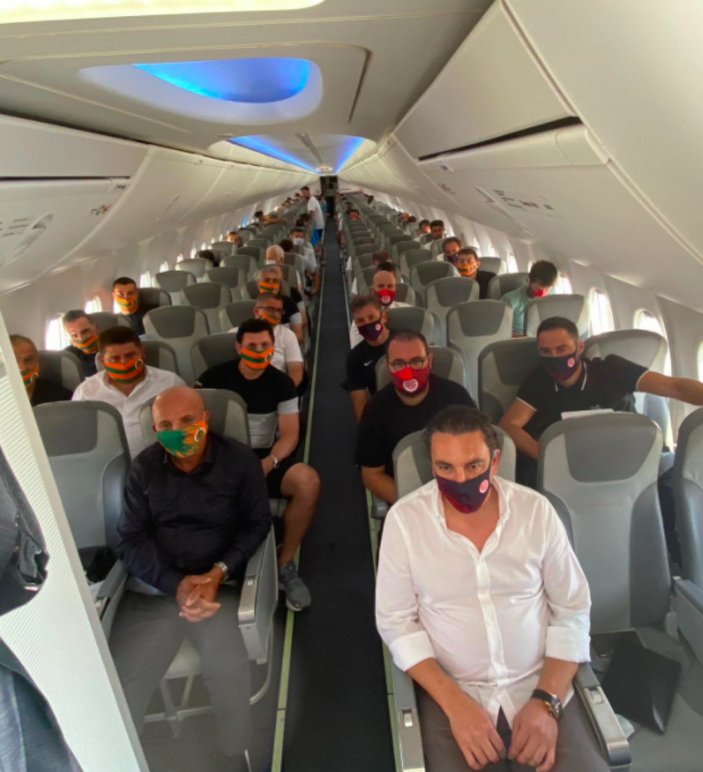 Alanyaspor ve Antalyaspor aynı uçakta yola çıktı