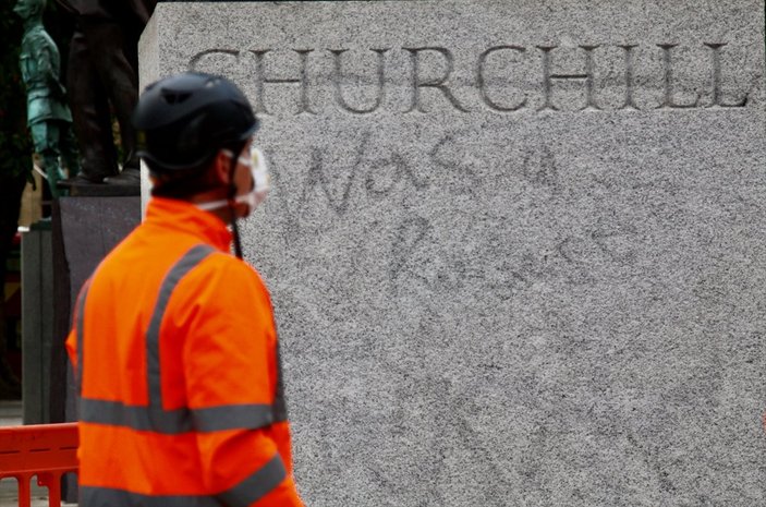 Londra'da Churchill'in heykeli korumaya alındı