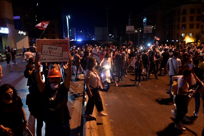 Lübnan'da göstericiler, Merkez Bankası'na girmeye çalıştı