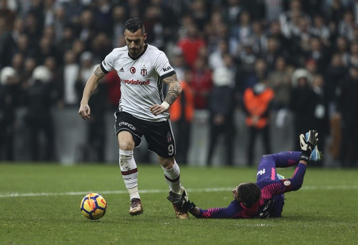 Negredo: Türkiye'deki derbiler çok sertti