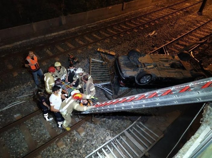 Şirinevler’de otomobil metro raylarına uçtu: 1 yaralı