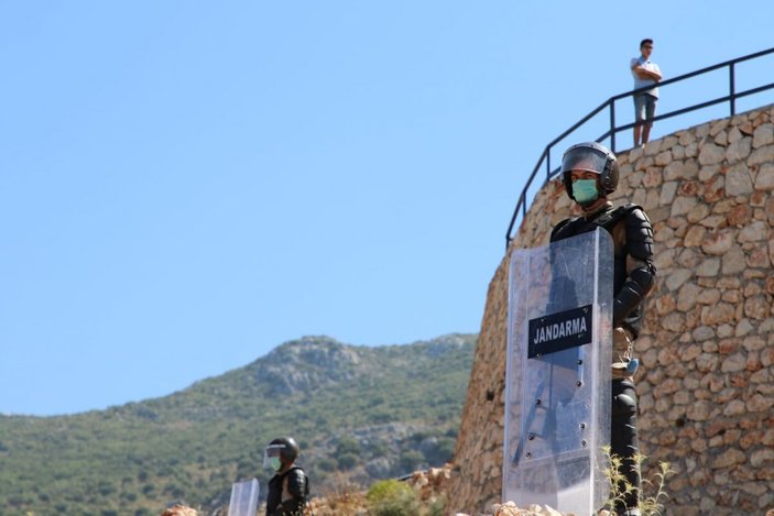 Antalya Kaş'ta kaçak villa yıkımı devam ediyor