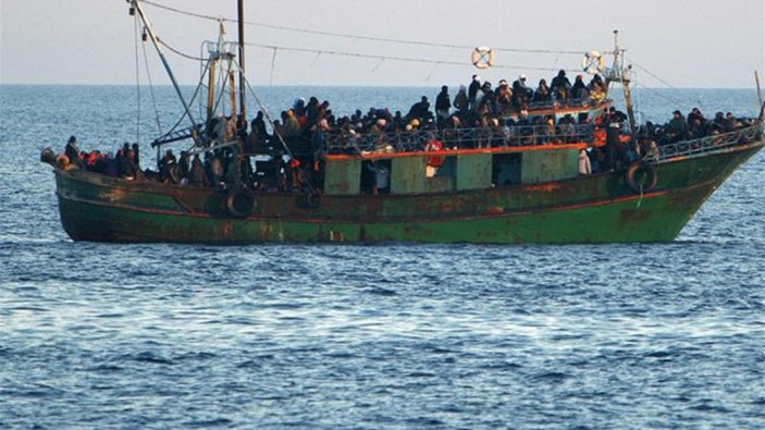 Tunus açıklarında göçmen teknesi battı: 55 ölü