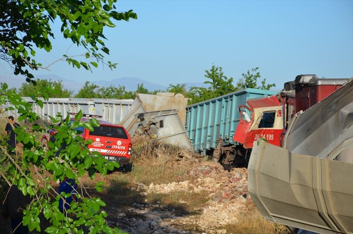 Malatya'da yük trenleri çarpıştı: 2 ölü