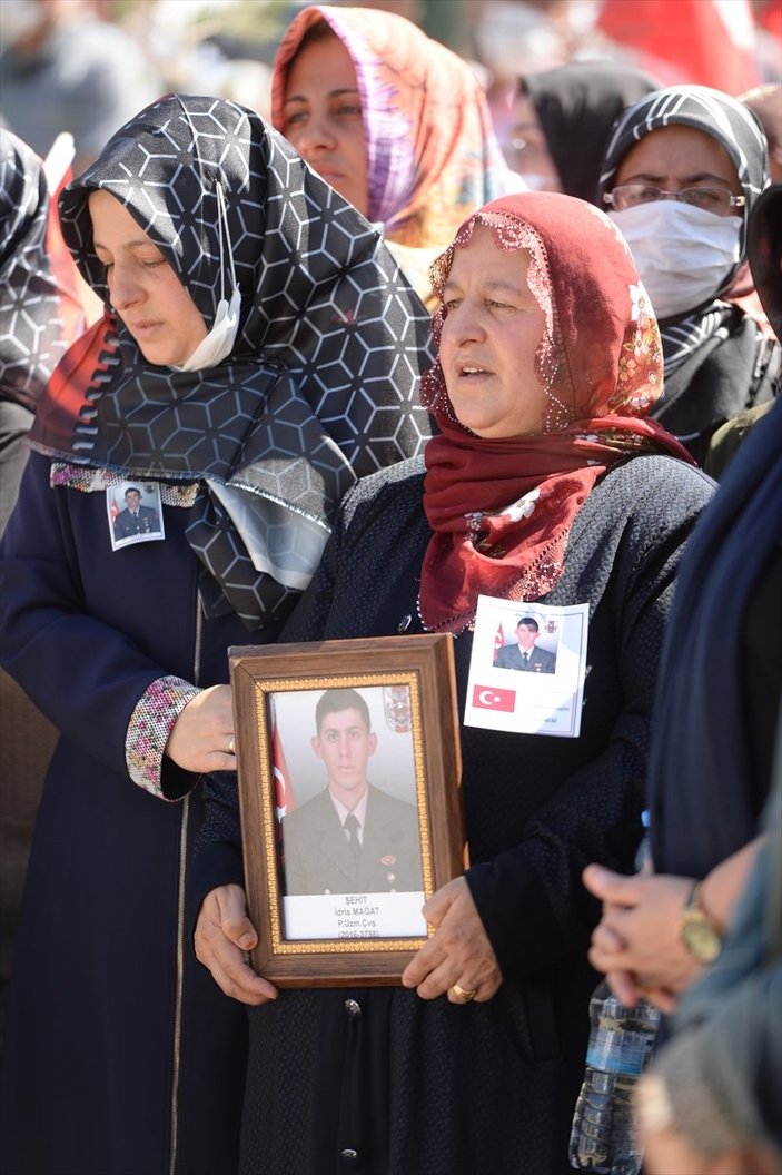 İdlib şehidinin cenaze töreninde PKK'ya lanet yağdırıldı