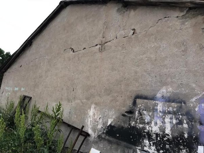 Bingöl'de 10 ev yıkıldı, 4 kişi kurtarıldı
