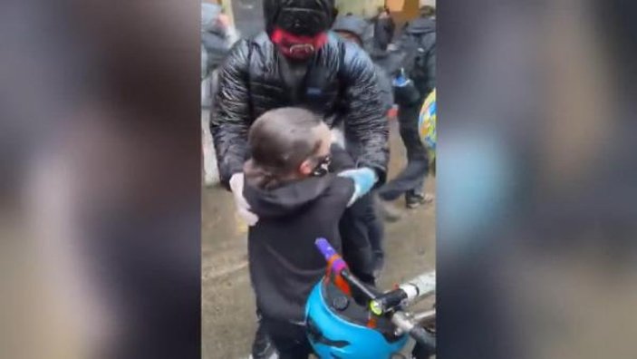 ABD'de polis, 7 yaşındaki çocuğa biber gazı sıktı