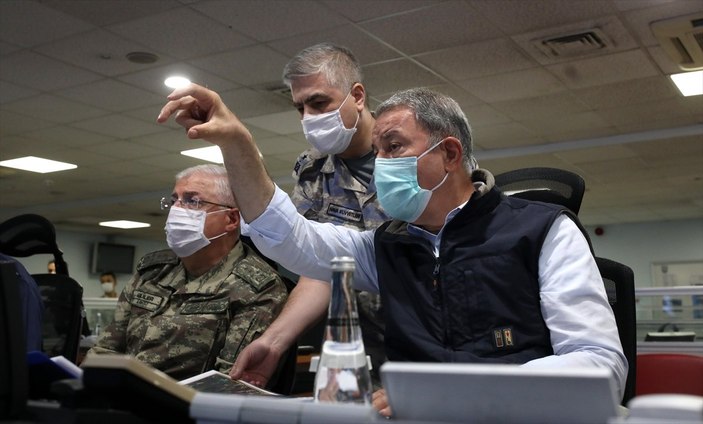 Milli Savunma Bakanı Hulusi Akar, Harekat Merkezi'nde