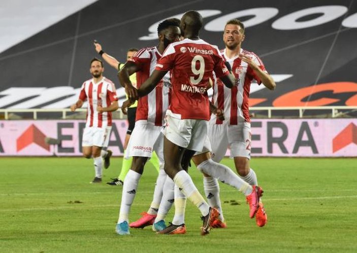 Sivasspor, Denizlispor'u tek golle geçti