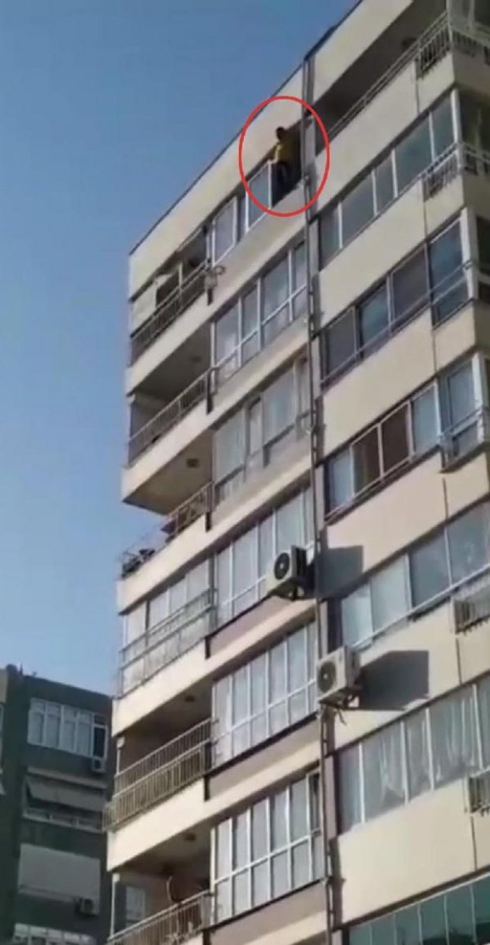 İzmir'de 9'uncu kattan atladı, hava yastığına düştü