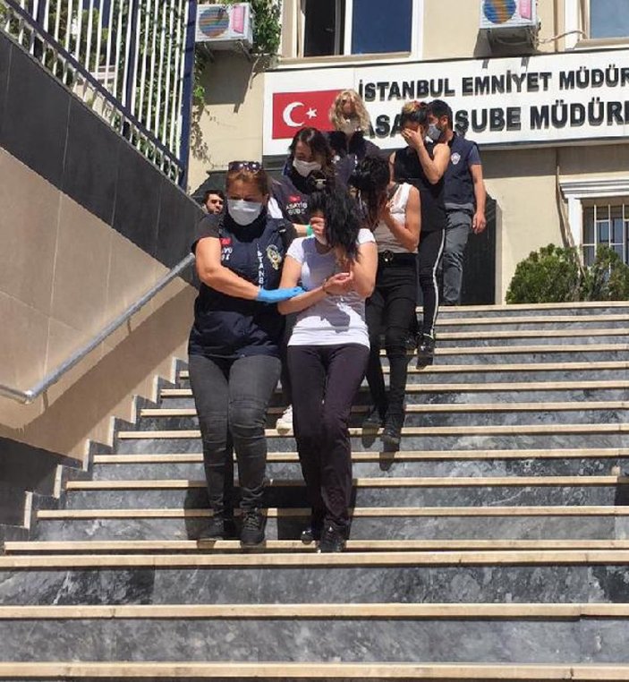 İstanbul'da 2 evden altın çalan kadın hırsızlar