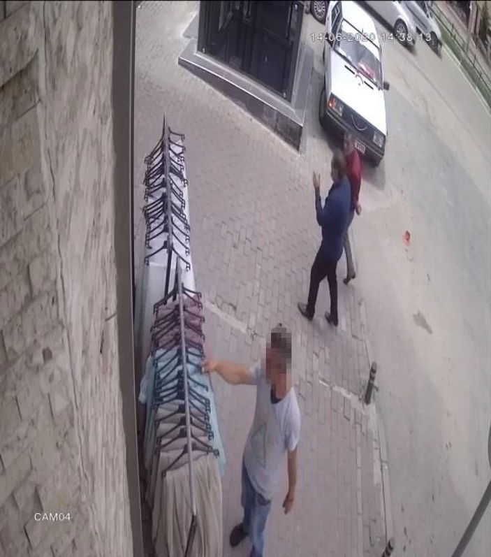 Bursa'da perde çalan hırsızlar kameraya yansıdı