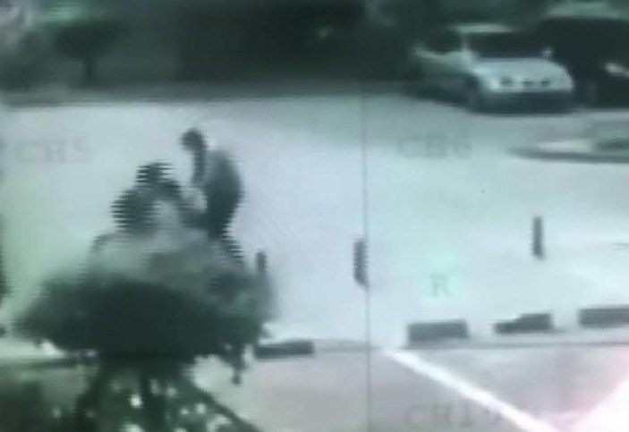 Konya'da araç sürücüsünün çocuğa saldırı anı kamerada