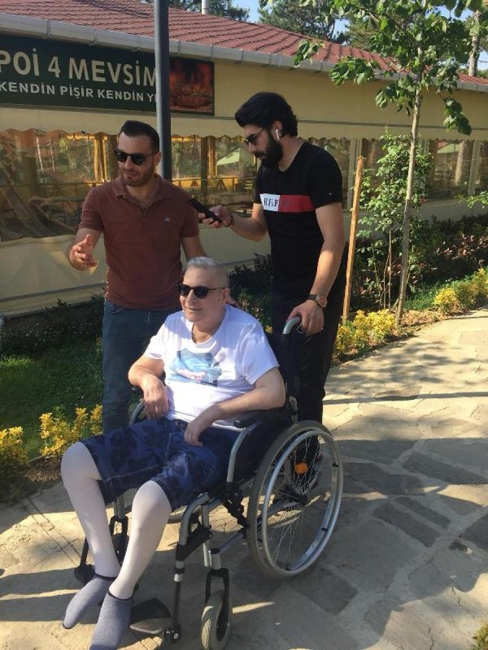Mehmet Ali Erbil, uzun bir süre sonra sokağa çıktı