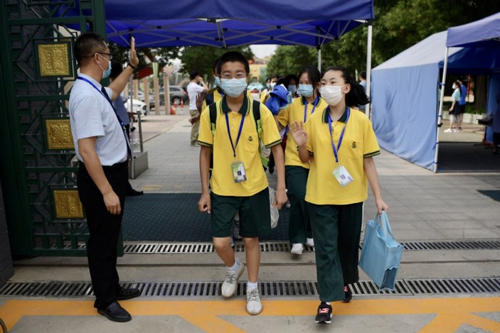 Pekin'de vakalar artınca öğrenciler okulu terk etti